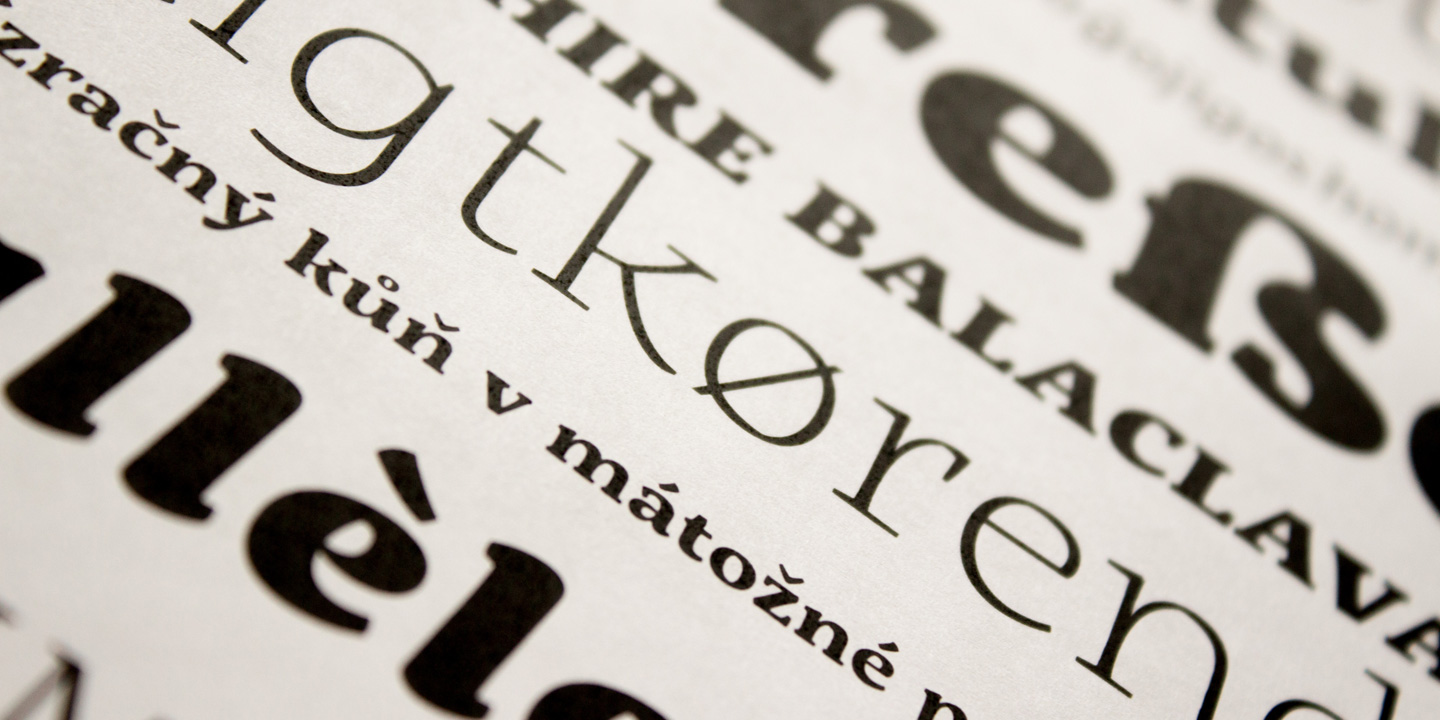 Ejemplo de fuente Servus Slab Thin Italic